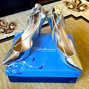 Fabulicious - Silver Heels